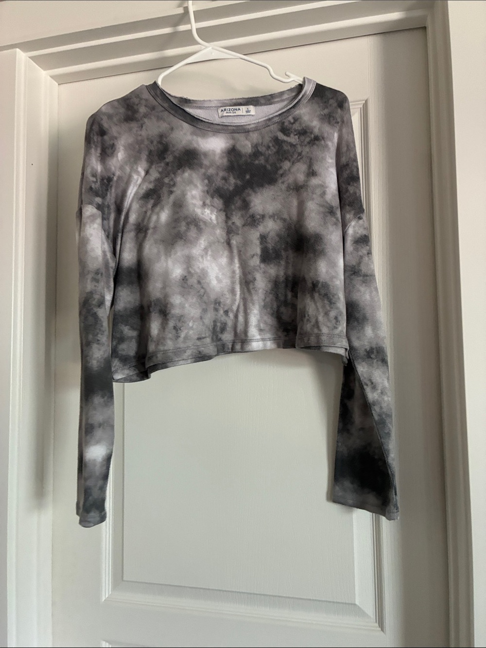 Arizona Jean Company Gray & Black Tie-Dye Cropped Long Sleeve Top